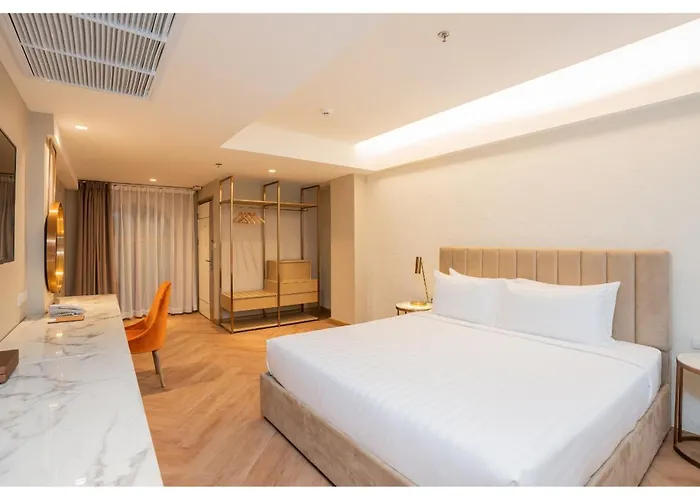 Hotel Away Riverside Kene 4*