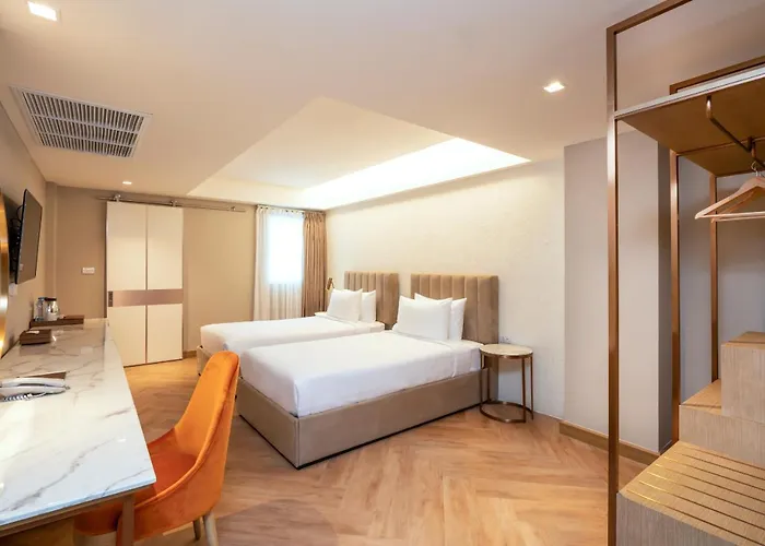 Hotel Away Riverside Kene 4*