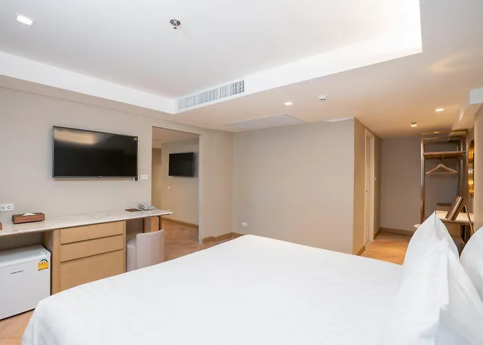 Hotel Away Riverside Kene 4*